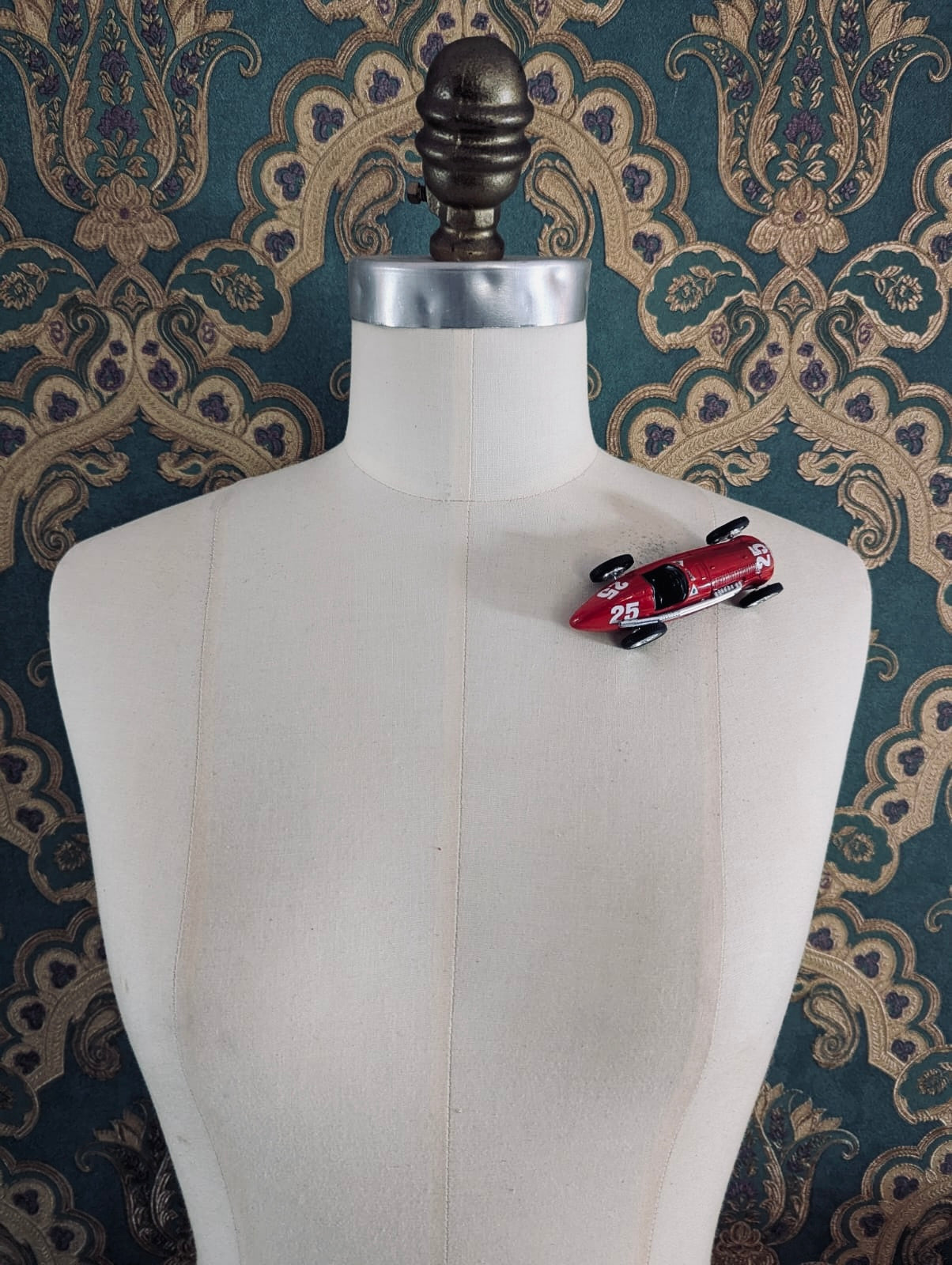 Broochella Rosso Corsa No.25 – Formula One Car Racing Brooch Pin red upcycled vintage luxury designer men's women's Scuderia d'Oro