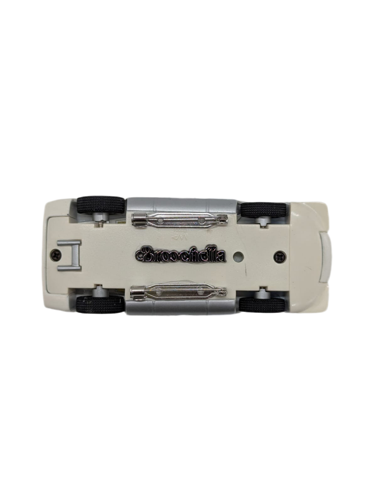 Broochella Bianco Takumi No. 29 formula one racing car brooch pin white men’s designer