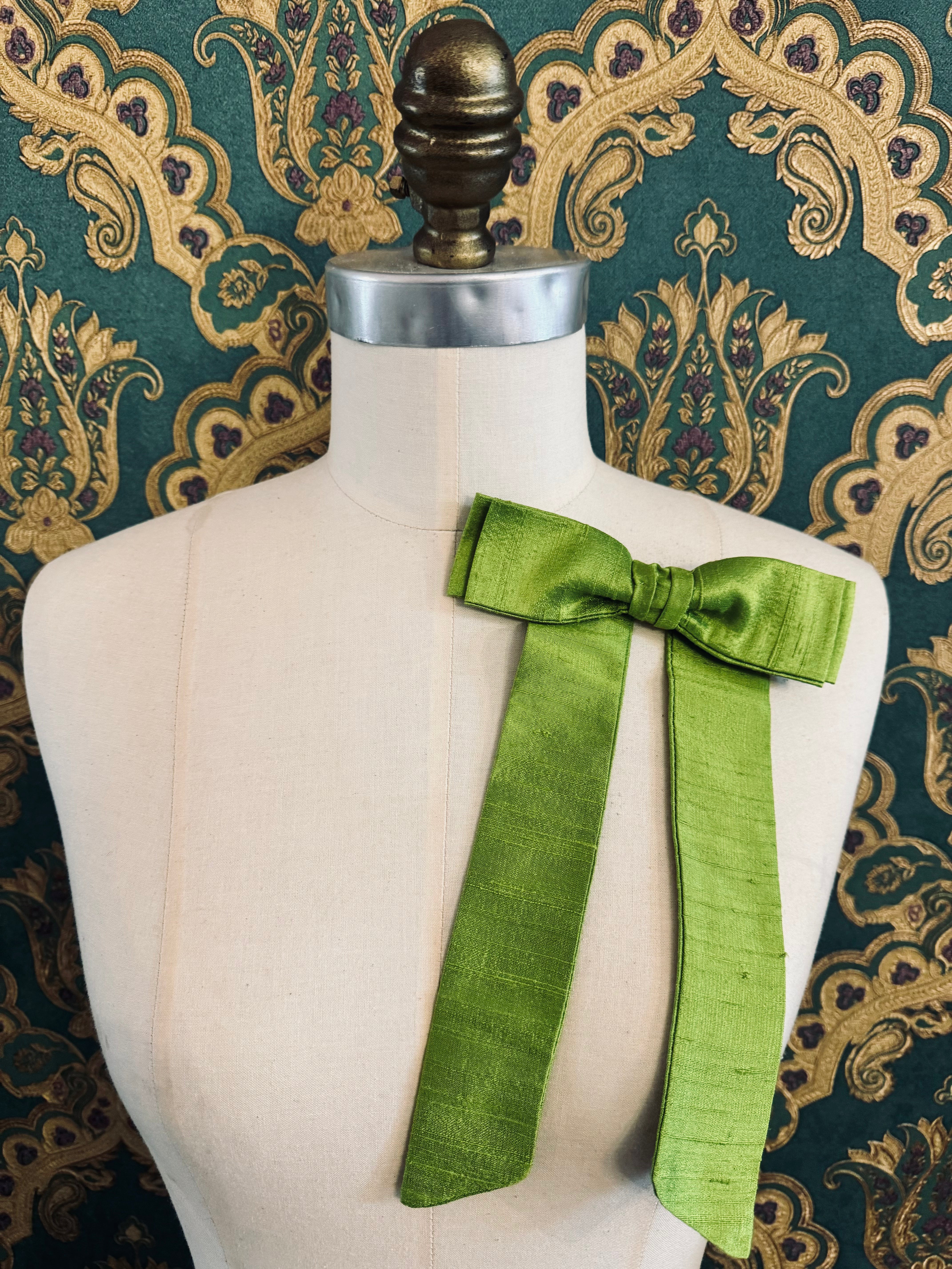 Broochella Alice lime green handmade silk bow luxury men’s women’s brooch pin