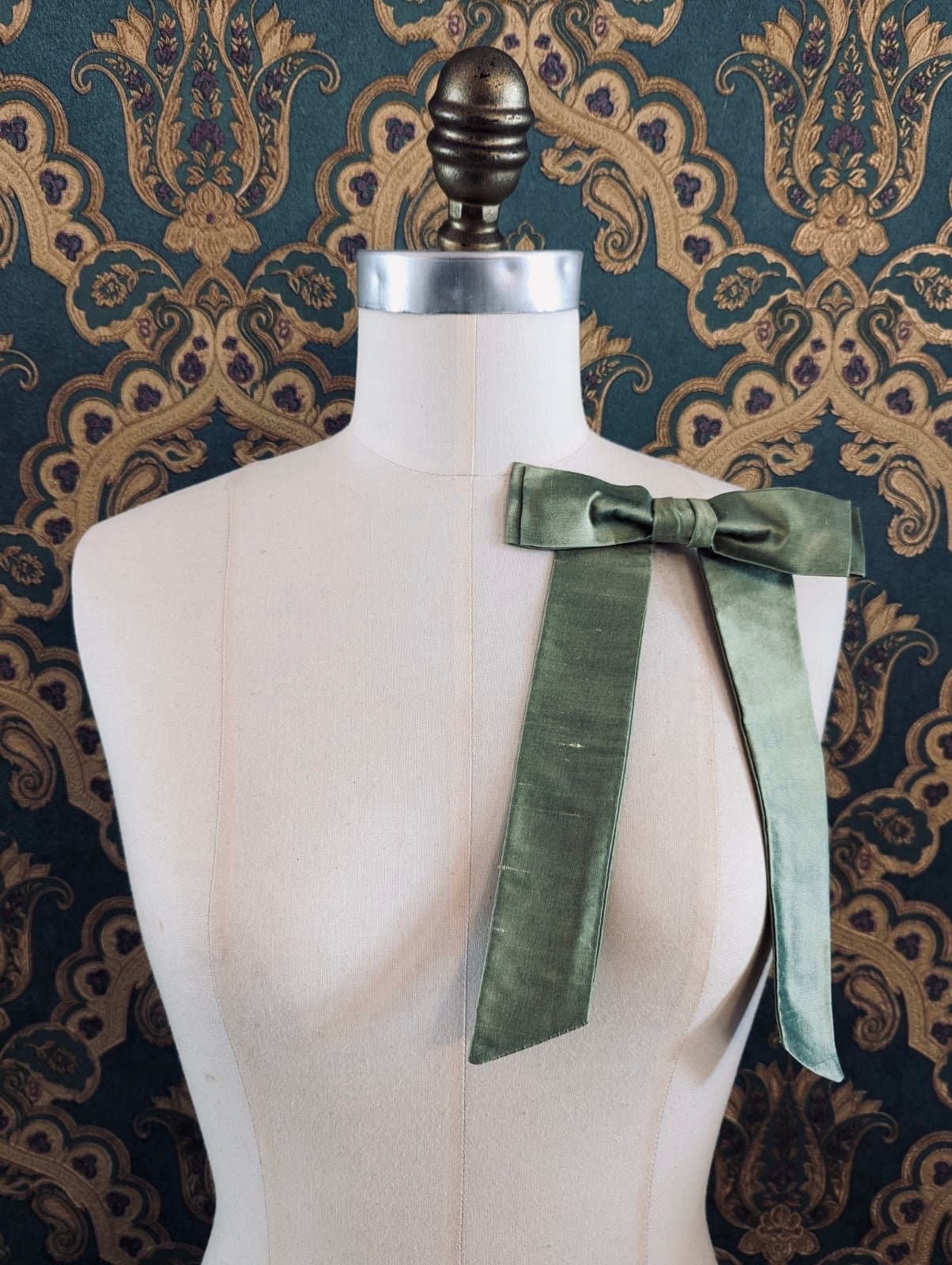 Broochella Alice avocado green handmade silk bow luxury men’s women’s brooch pin