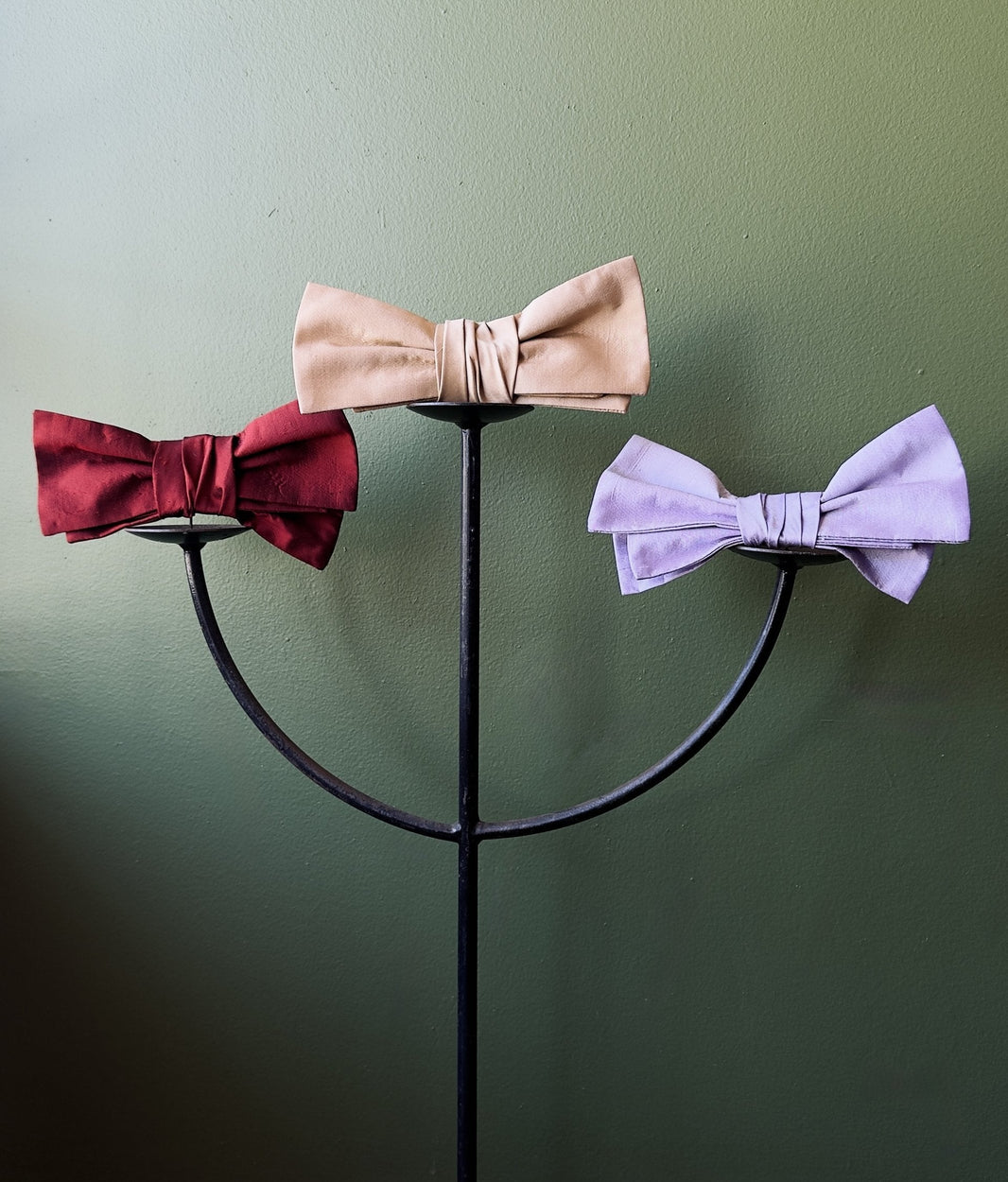 How to Style a Bow Brooch: Inspiration from Versailles