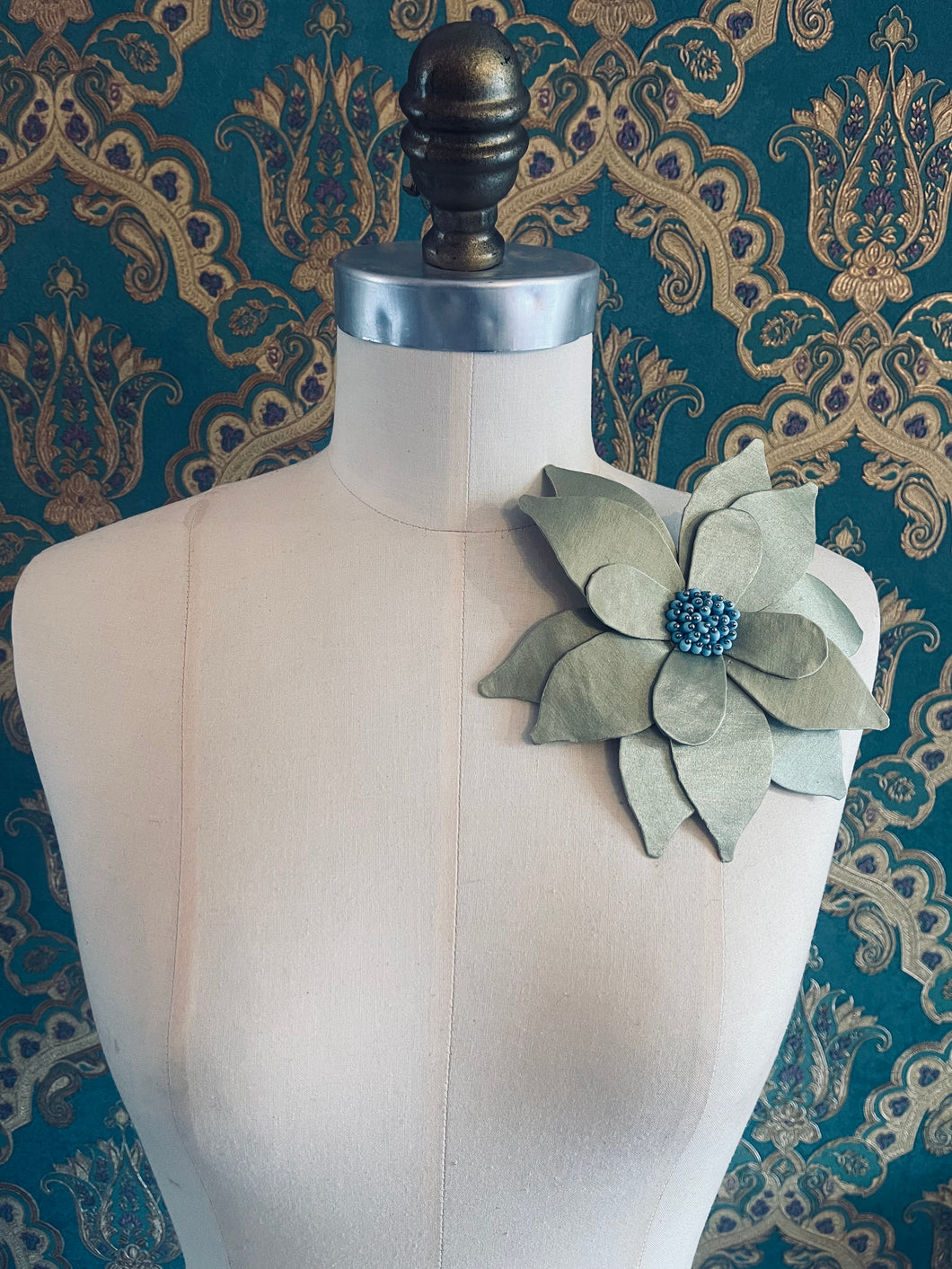 Ninfea Bejewelled Flower Brooch