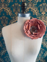 Load image into Gallery viewer, Anemone Flower Brooch
