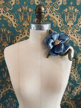 Load image into Gallery viewer, Velluto Flower Brooch
