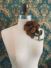 Load image into Gallery viewer, Velluto Flower Brooch
