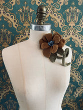 Load image into Gallery viewer, Velluto Flower Brooch
