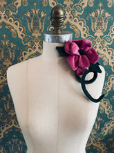 Load image into Gallery viewer, Velluto Flower Brooch
