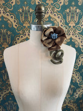 Load image into Gallery viewer, Velluto Flower Brooch
