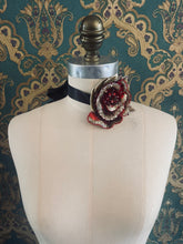 Load image into Gallery viewer, Girocollo Bejewelled Flower Choker
