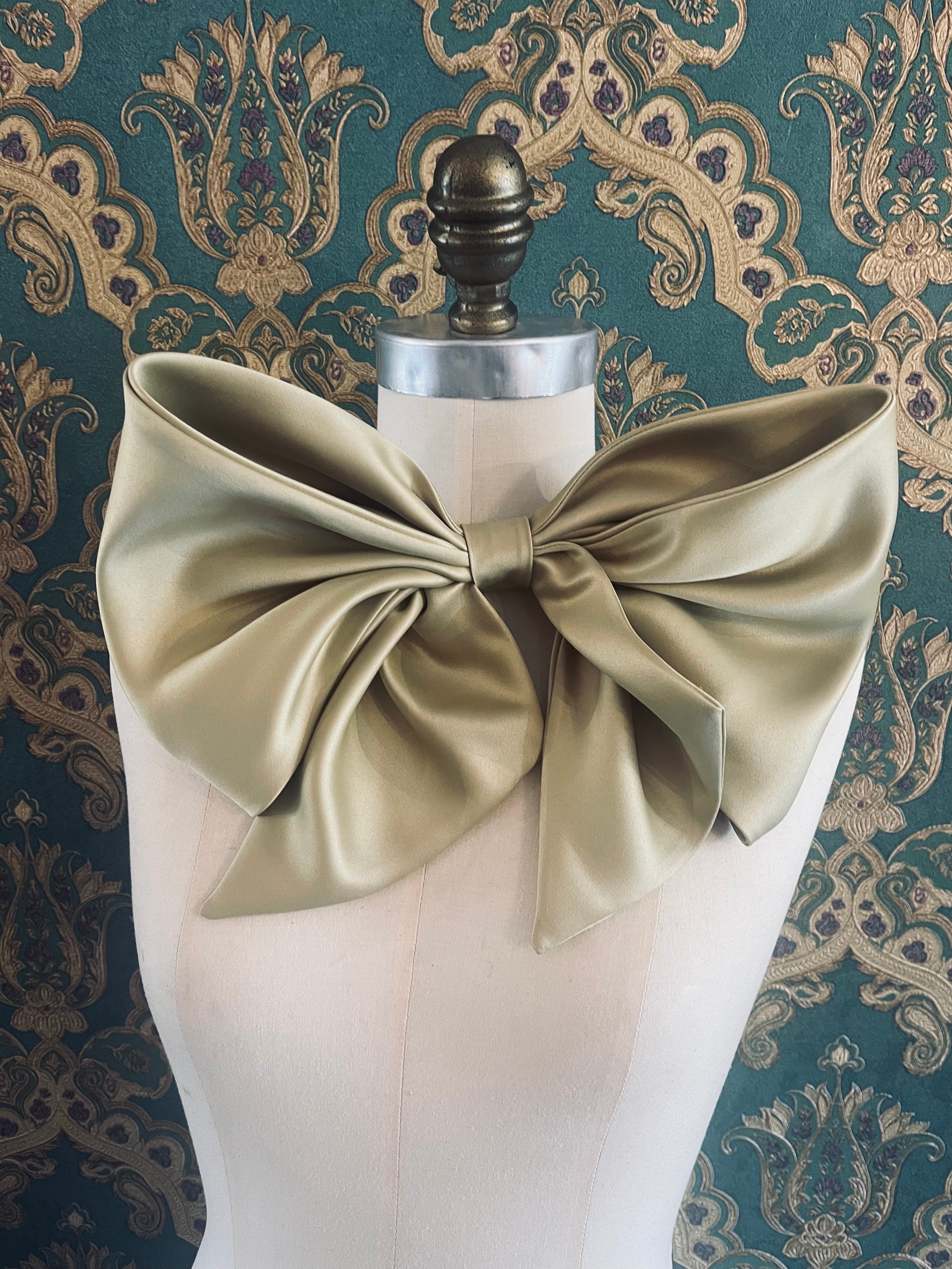 Broochella Fiocco green small bow brooch pin choker silk satin handmade designer luxury women’s 
