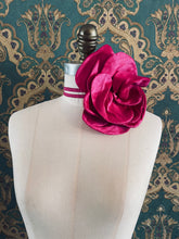 Load image into Gallery viewer, Bellucci_silk-flower-choker_large-pink
