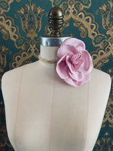 Load image into Gallery viewer, Florella Flower Choker - small
