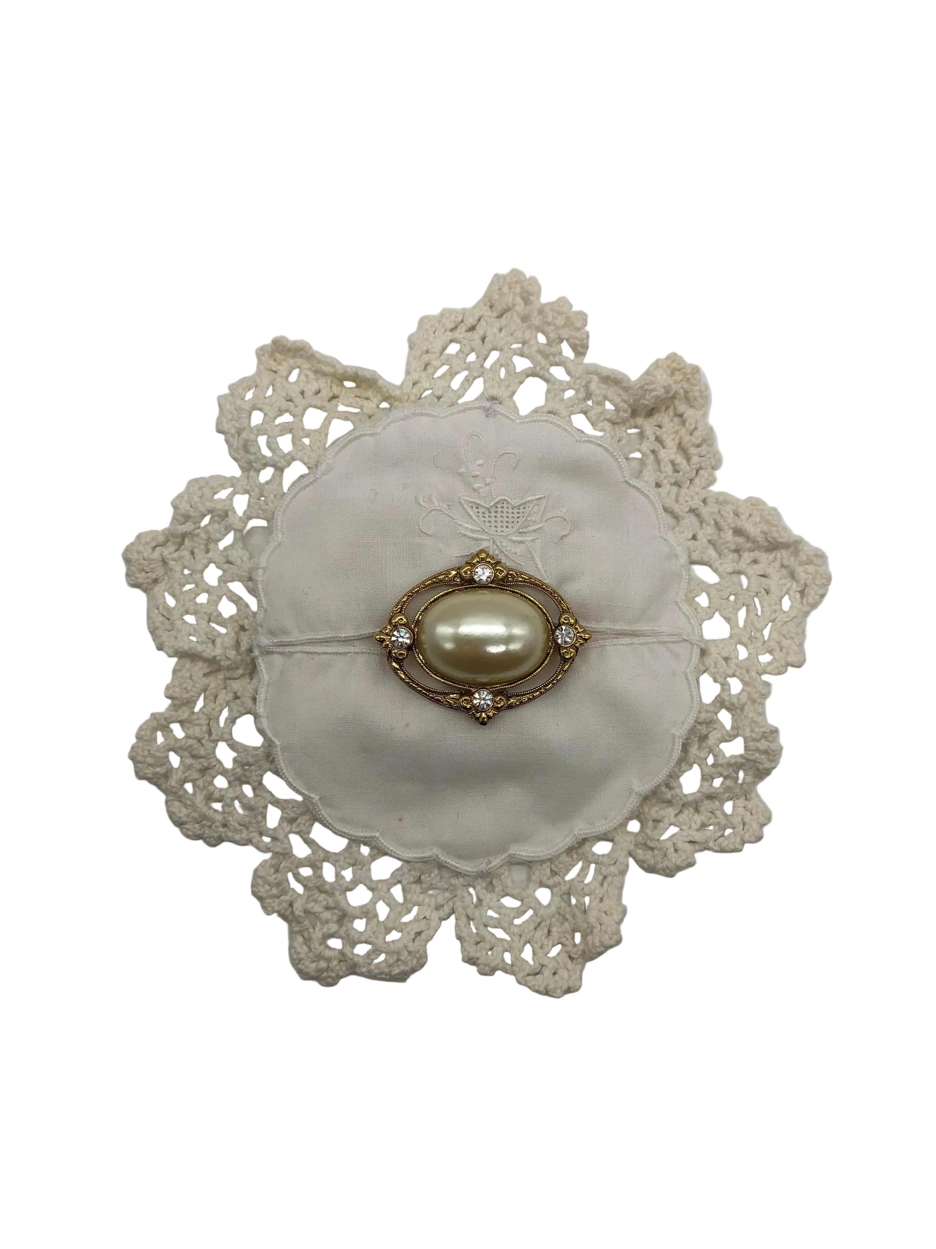 Broochella Corredi brooch pin Vintage Italian linen handamde upcycled luxury designer men's women's