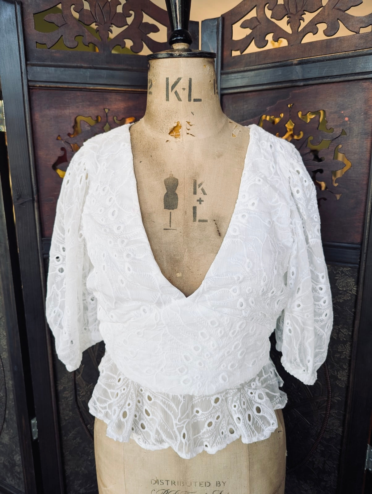 Song of Style White Embroidered Blouse – Size M