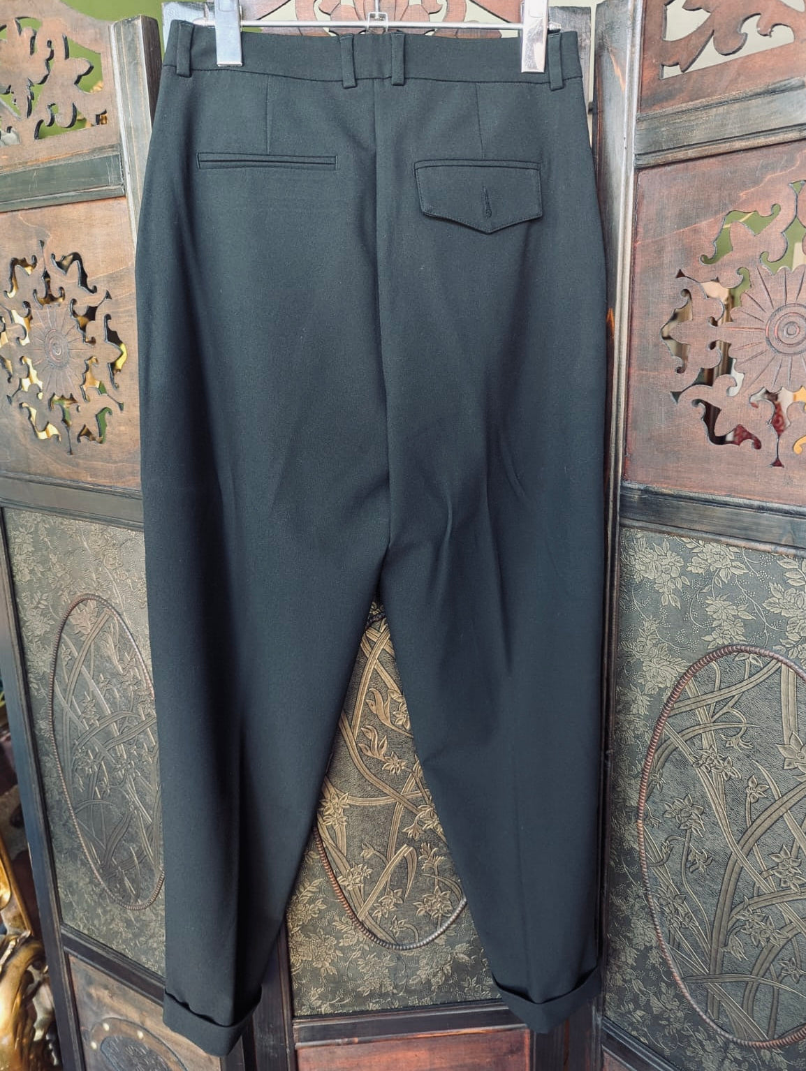 Five units black trousers 24 