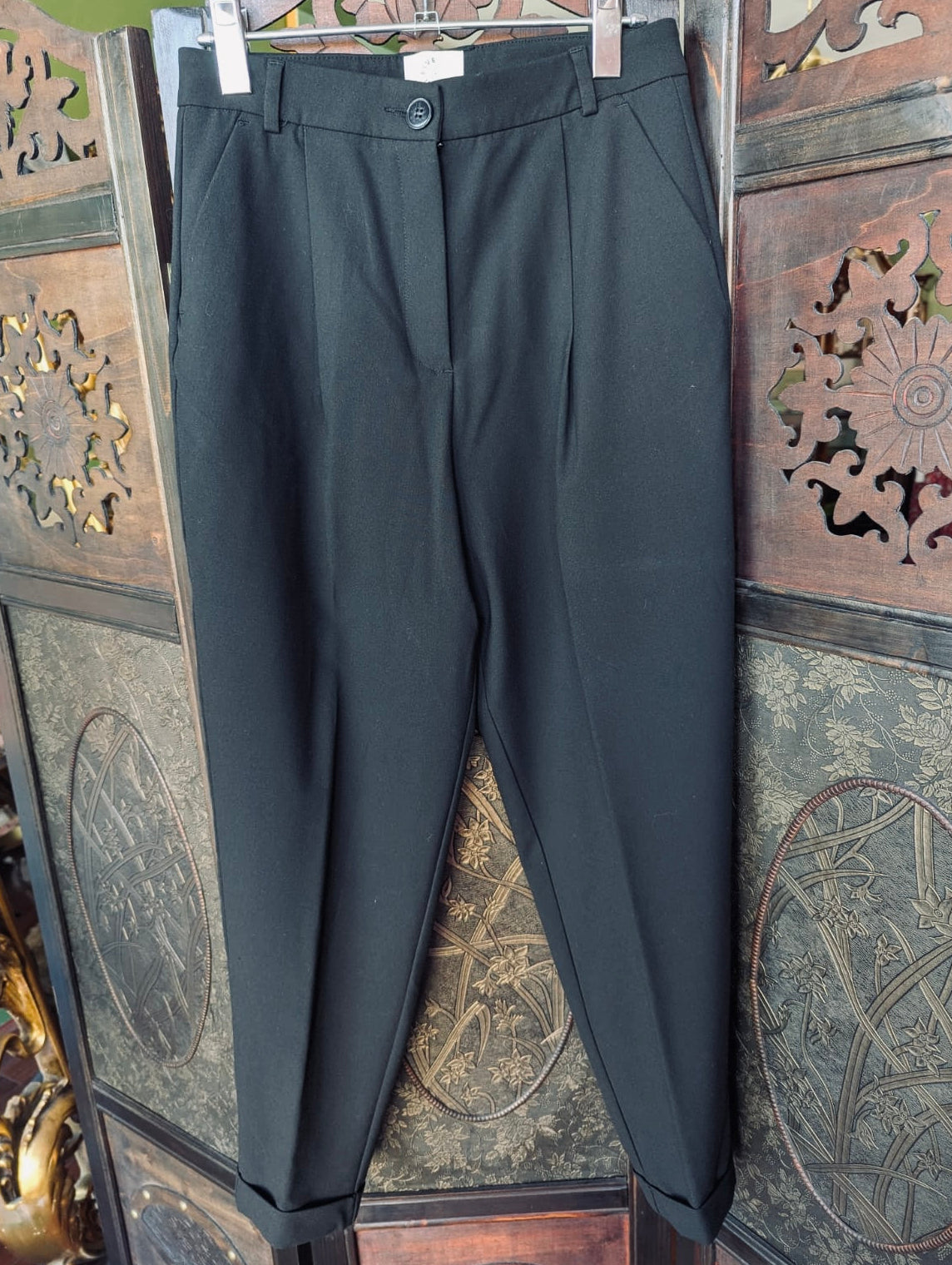 Five units black trousers 24 