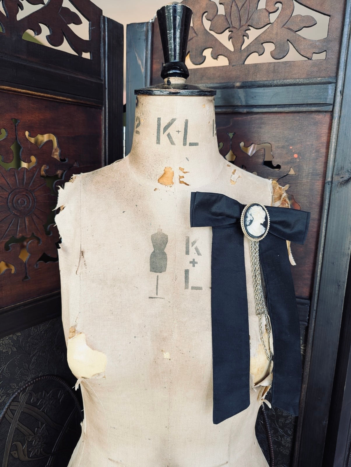 Cameo della Contessa Bow Brooch Pin black silk bow cameo and chain embellishment luxury designer handmade men's  women's 