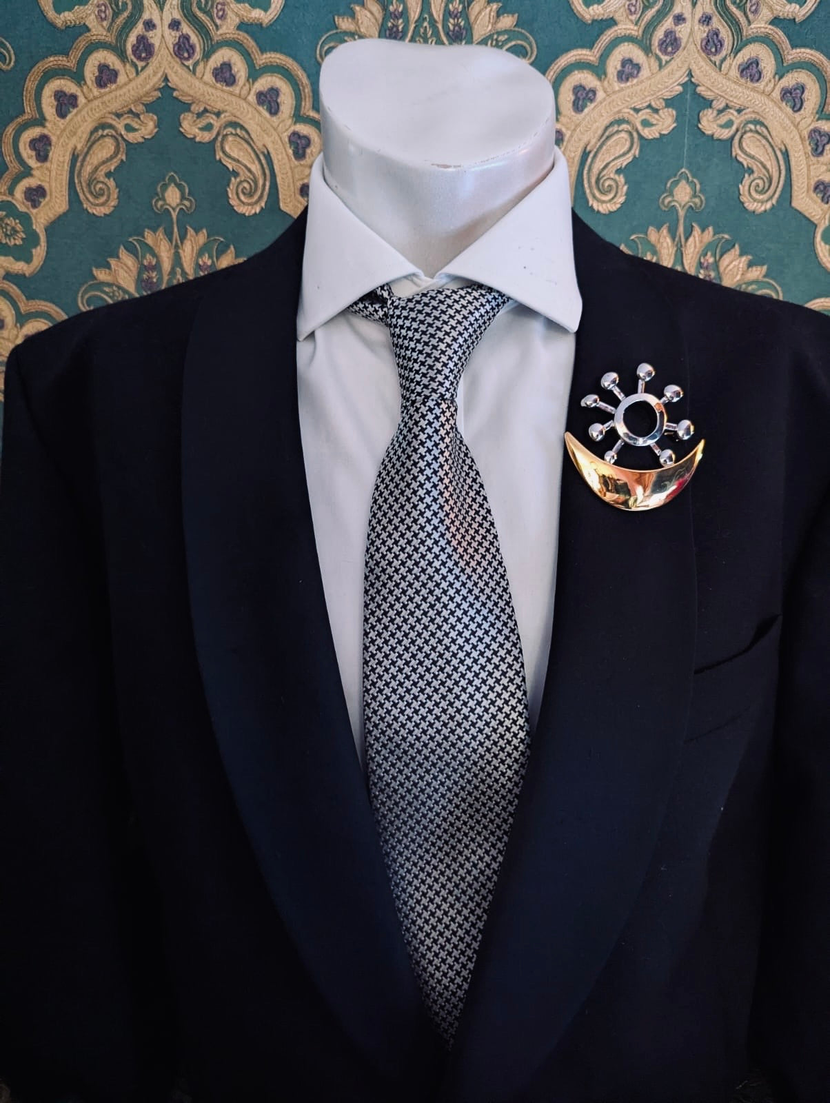 Men's Brooches with Meaning - Love and Harmony