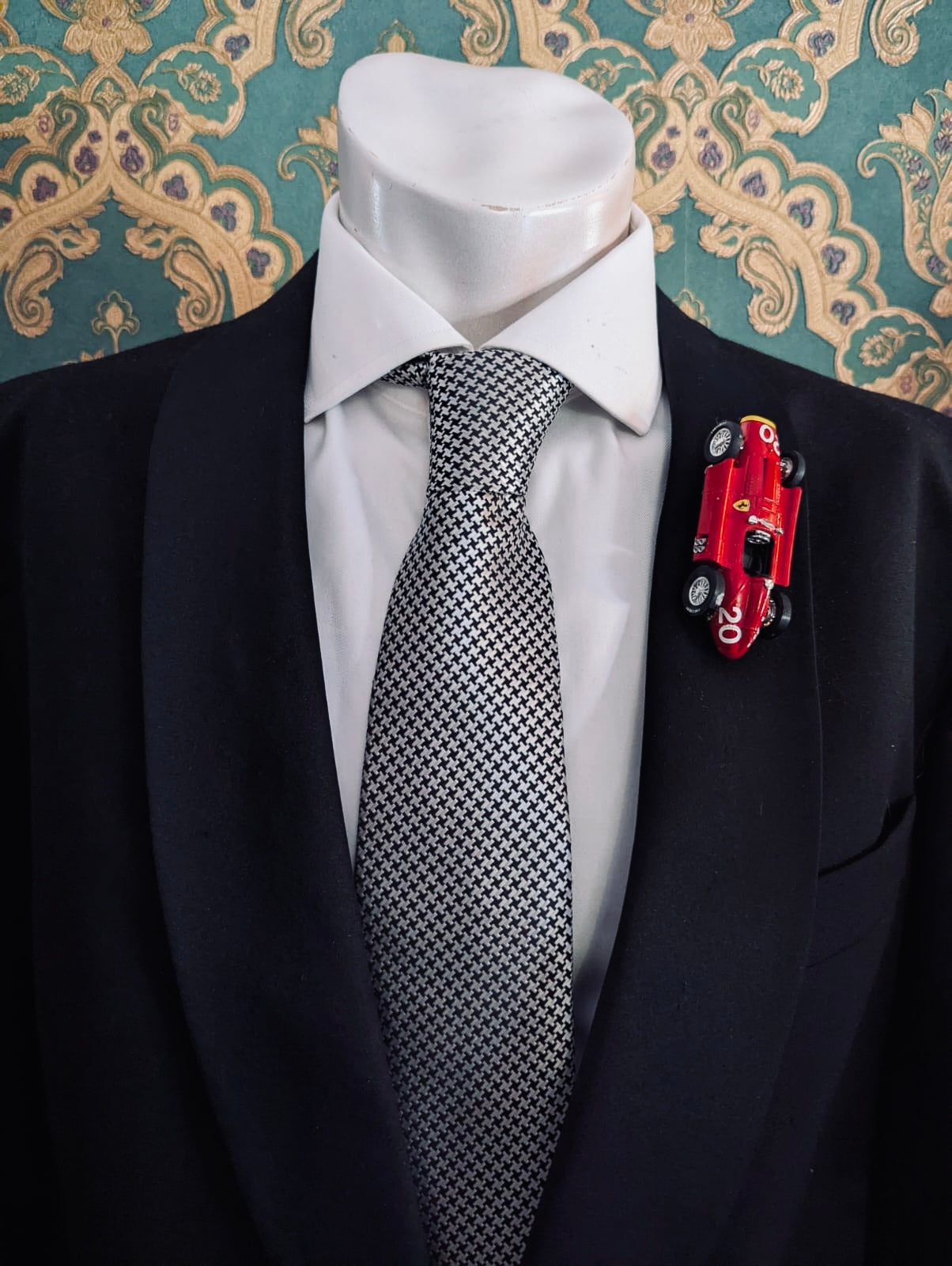 Rosso Classico No.20 – Formula One Car Racing Brooch (Men’s Collection)