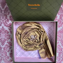Load image into Gallery viewer, Rosa Ingioiellata Flower Brooch
